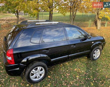 Хендай Туксон 2008 у Рівному на Automoto.ua Чорний Хендай Туксон, об'ємом двигуна 2 л та пробігом 165 тис. км за 7800 $, фото 4 на Automoto.ua