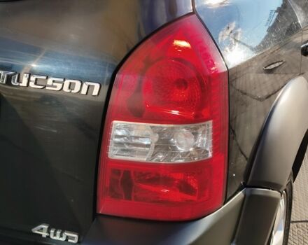 Черный Хендай Туксон, объемом двигателя 2 л и пробегом 82 тыс. км за 7490 $, фото 6 на Automoto.ua