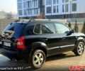 Черный Хендай Туксон, объемом двигателя 2 л и пробегом 225 тыс. км за 8200 $, фото 2 на Automoto.ua