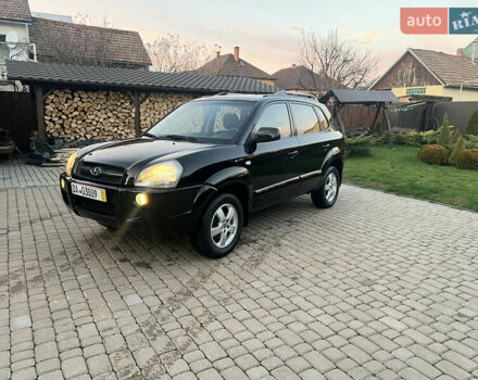 Черный Хендай Туксон, объемом двигателя 2 л и пробегом 276 тыс. км за 7450 $, фото 2 на Automoto.ua