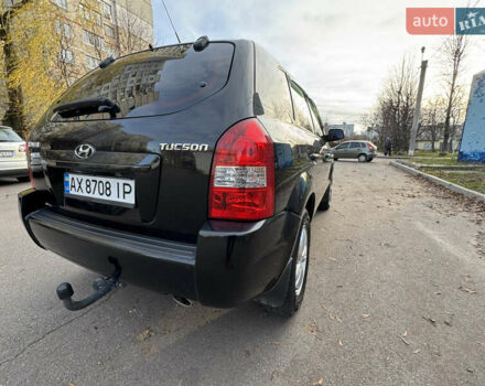 Черный Хендай Туксон, объемом двигателя 1.98 л и пробегом 196 тыс. км за 7999 $, фото 7 на Automoto.ua