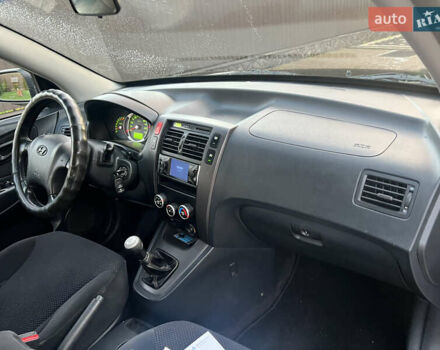 Черный Хендай Туксон, объемом двигателя 2 л и пробегом 276 тыс. км за 7450 $, фото 34 на Automoto.ua