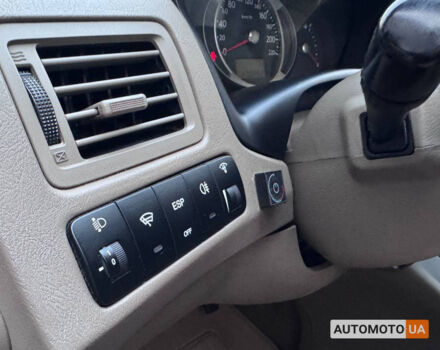 Черный Хендай Туксон, объемом двигателя 2 л и пробегом 170 тыс. км за 9200 $, фото 8 на Automoto.ua