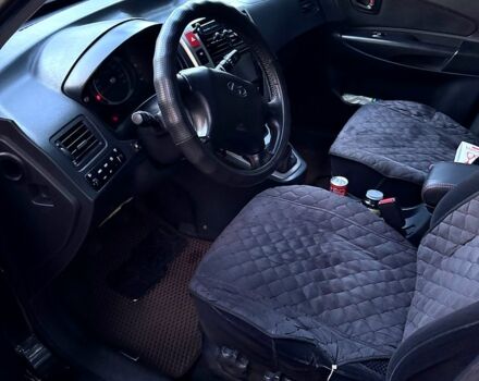 Чорний Хендай Туксон, об'ємом двигуна 2 л та пробігом 267 тис. км за 8200 $, фото 3 на Automoto.ua