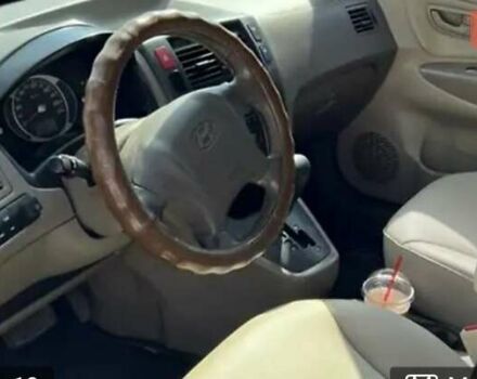 Черный Хендай Туксон, объемом двигателя 1.98 л и пробегом 300 тыс. км за 6800 $, фото 7 на Automoto.ua