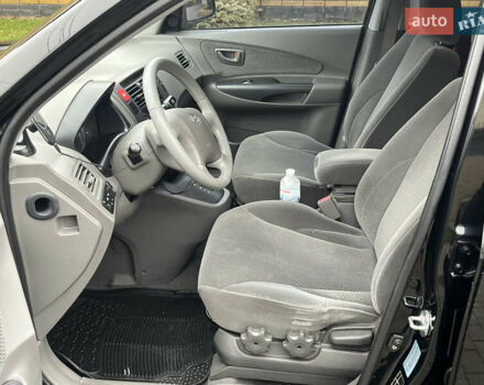 Черный Хендай Туксон, объемом двигателя 2 л и пробегом 107 тыс. км за 8900 $, фото 21 на Automoto.ua