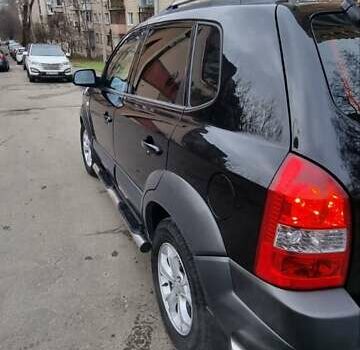 Черный Хендай Туксон, объемом двигателя 2.66 л и пробегом 311 тыс. км за 7200 $, фото 4 на Automoto.ua