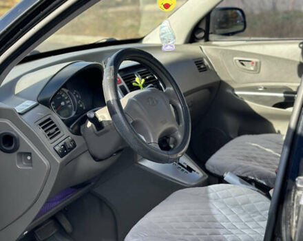 Черный Хендай Туксон, объемом двигателя 2 л и пробегом 300 тыс. км за 8300 $, фото 17 на Automoto.ua