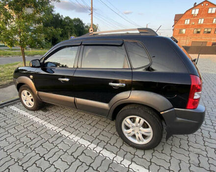 Черный Хендай Туксон, объемом двигателя 1.98 л и пробегом 254 тыс. км за 7700 $, фото 4 на Automoto.ua