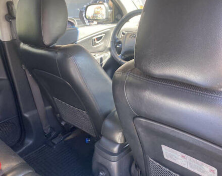 Чорний Хендай Туксон, об'ємом двигуна 1.99 л та пробігом 230 тис. км за 8000 $, фото 7 на Automoto.ua