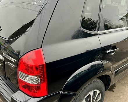 Чорний Хендай Туксон, об'ємом двигуна 2 л та пробігом 260 тис. км за 7700 $, фото 2 на Automoto.ua