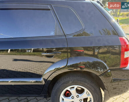 Хендай Туксон 2008 в Радехове на Automoto.ua Черный Хендай Туксон, объемом двигателя 1.98 л и пробегом 370 тыс. км за 7350 $, фото 29 на Automoto.ua
