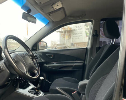 Черный Хендай Туксон, объемом двигателя 2 л и пробегом 209 тыс. км за 7999 $, фото 9 на Automoto.ua