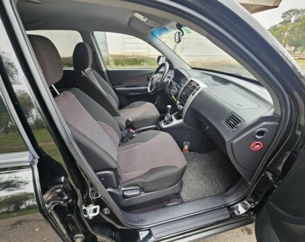 Чорний Хендай Туксон, об'ємом двигуна 2 л та пробігом 186 тис. км за 8300 $, фото 15 на Automoto.ua