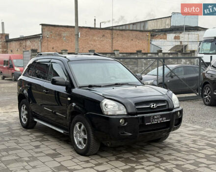 Чорний Хендай Туксон, об'ємом двигуна 2 л та пробігом 240 тис. км за 6888 $, фото 5 на Automoto.ua