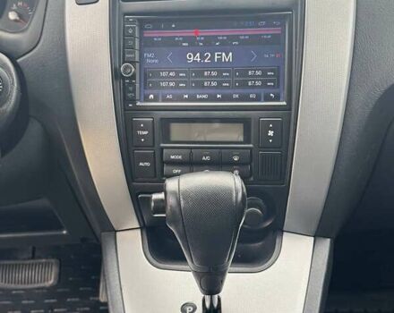 Черный Хендай Туксон, объемом двигателя 2 л и пробегом 148 тыс. км за 9500 $, фото 13 на Automoto.ua