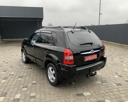Черный Хендай Туксон, объемом двигателя 2 л и пробегом 198 тыс. км за 7500 $, фото 3 на Automoto.ua