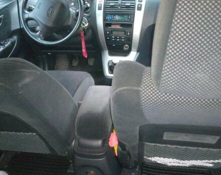 Чорний Хендай Туксон, об'ємом двигуна 2 л та пробігом 225 тис. км за 7850 $, фото 3 на Automoto.ua