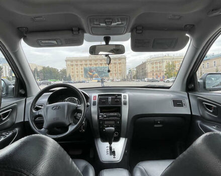 Черный Хендай Туксон, объемом двигателя 2 л и пробегом 120 тыс. км за 9500 $, фото 9 на Automoto.ua