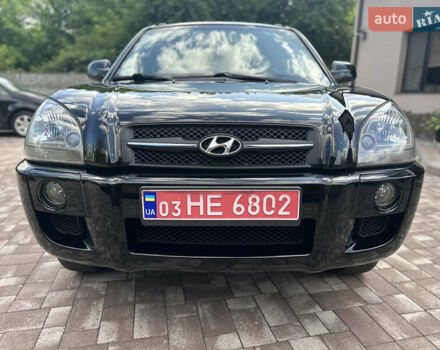 Черный Хендай Туксон, объемом двигателя 2 л и пробегом 218 тыс. км за 8700 $, фото 3 на Automoto.ua