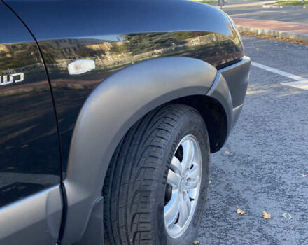 Черный Хендай Туксон, объемом двигателя 1.98 л и пробегом 218 тыс. км за 7200 $, фото 6 на Automoto.ua