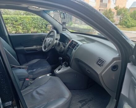 Чорний Хендай Туксон, об'ємом двигуна 2 л та пробігом 260 тис. км за 6750 $, фото 4 на Automoto.ua