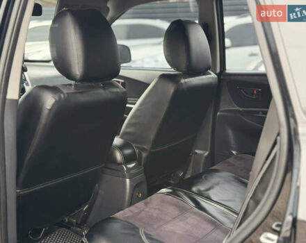 Черный Хендай Туксон, объемом двигателя 2 л и пробегом 252 тыс. км за 7200 $, фото 13 на Automoto.ua