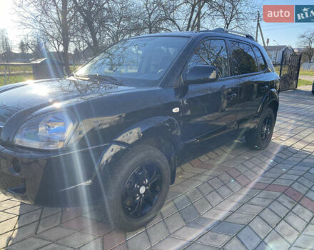 Черный Хендай Туксон, объемом двигателя 2 л и пробегом 149 тыс. км за 8250 $, фото 3 на Automoto.ua