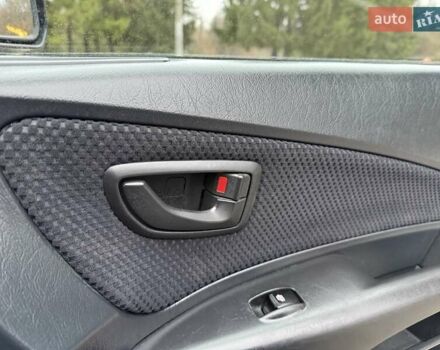 Черный Хендай Туксон, объемом двигателя 1.99 л и пробегом 240 тыс. км за 7200 $, фото 28 на Automoto.ua