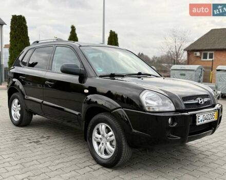 Черный Хендай Туксон, объемом двигателя 1.98 л и пробегом 239 тыс. км за 8700 $, фото 7 на Automoto.ua