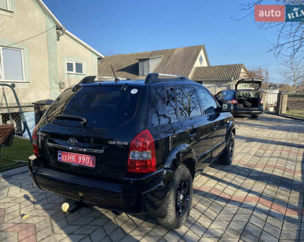 Черный Хендай Туксон, объемом двигателя 2 л и пробегом 149 тыс. км за 8250 $, фото 5 на Automoto.ua
