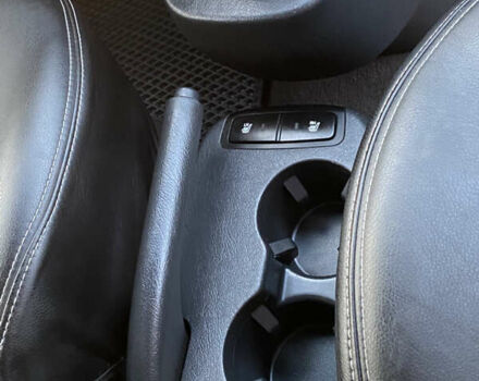 Черный Хендай Туксон, объемом двигателя 1.98 л и пробегом 254 тыс. км за 7700 $, фото 16 на Automoto.ua