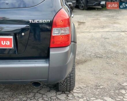 Черный Хендай Туксон, объемом двигателя 2 л и пробегом 117 тыс. км за 7990 $, фото 11 на Automoto.ua