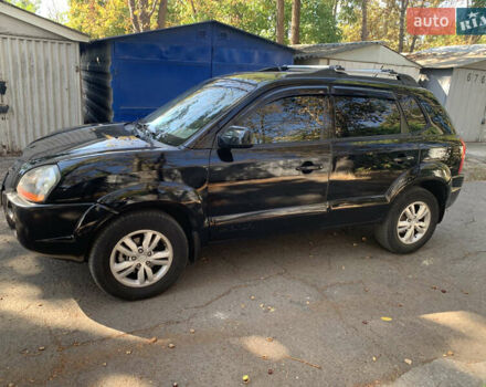Черный Хендай Туксон, объемом двигателя 1.98 л и пробегом 260 тыс. км за 7777 $, фото 2 на Automoto.ua