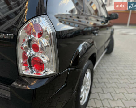 Чорний Хендай Туксон, об'ємом двигуна 2 л та пробігом 156 тис. км за 7850 $, фото 29 на Automoto.ua