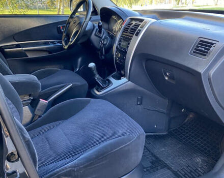 Черный Хендай Туксон, объемом двигателя 1.98 л и пробегом 218 тыс. км за 7200 $, фото 22 на Automoto.ua