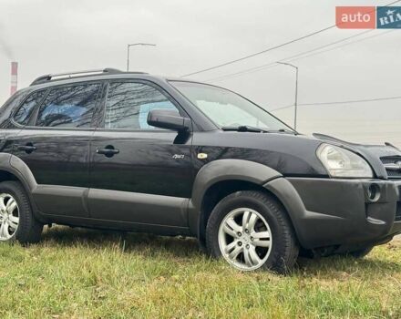 Черный Хендай Туксон, объемом двигателя 2 л и пробегом 148 тыс. км за 9500 $, фото 6 на Automoto.ua
