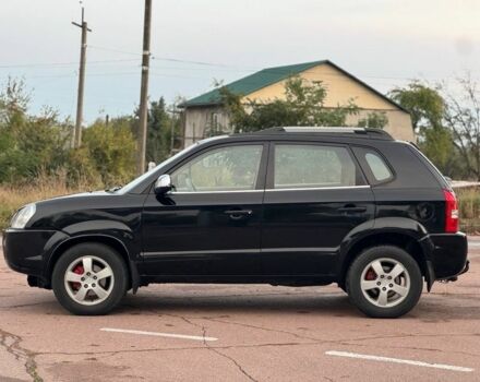 Черный Хендай Туксон, объемом двигателя 2 л и пробегом 353 тыс. км за 6800 $, фото 2 на Automoto.ua