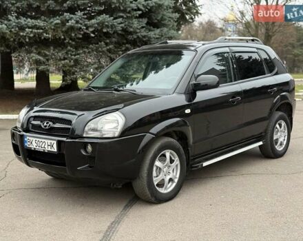 Черный Хендай Туксон, объемом двигателя 1.99 л и пробегом 240 тыс. км за 7200 $, фото 2 на Automoto.ua