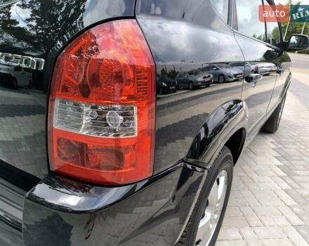 Черный Хендай Туксон, объемом двигателя 2 л и пробегом 137 тыс. км за 8400 $, фото 13 на Automoto.ua