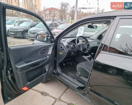 Черный Хендай Туксон, объемом двигателя 2 л и пробегом 192 тыс. км за 7990 $, фото 17 на Automoto.ua