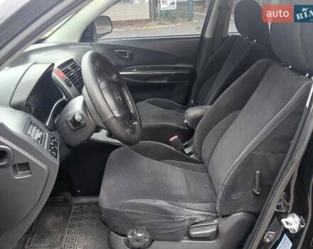 Черный Хендай Туксон, объемом двигателя 1.98 л и пробегом 157 тыс. км за 7500 $, фото 10 на Automoto.ua