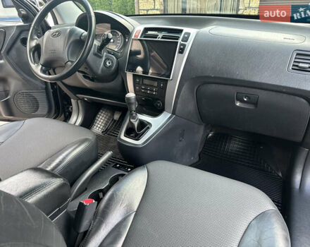 Черный Хендай Туксон, объемом двигателя 2 л и пробегом 218 тыс. км за 8700 $, фото 27 на Automoto.ua