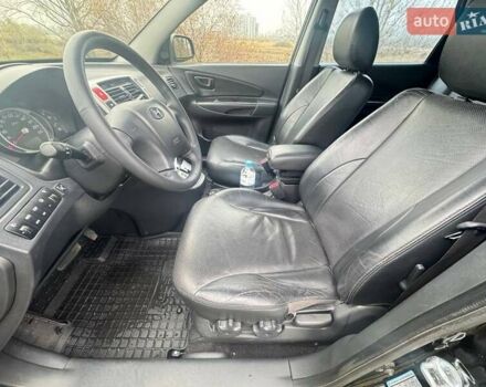 Черный Хендай Туксон, объемом двигателя 2 л и пробегом 148 тыс. км за 9500 $, фото 9 на Automoto.ua