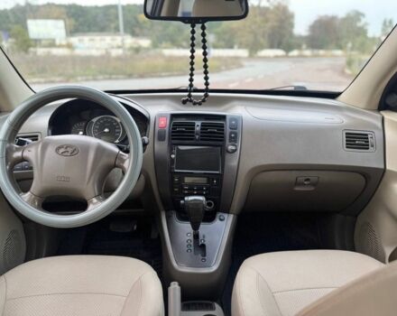 Черный Хендай Туксон, объемом двигателя 2 л и пробегом 353 тыс. км за 6800 $, фото 8 на Automoto.ua