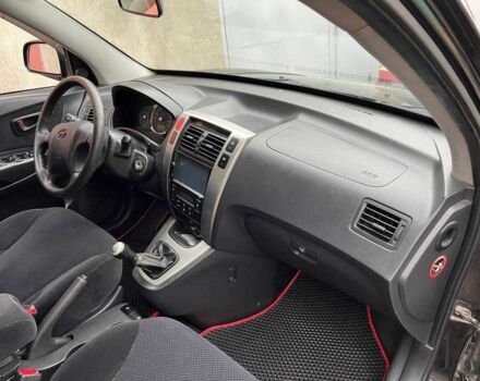 Черный Хендай Туксон, объемом двигателя 2 л и пробегом 270 тыс. км за 7600 $, фото 7 на Automoto.ua