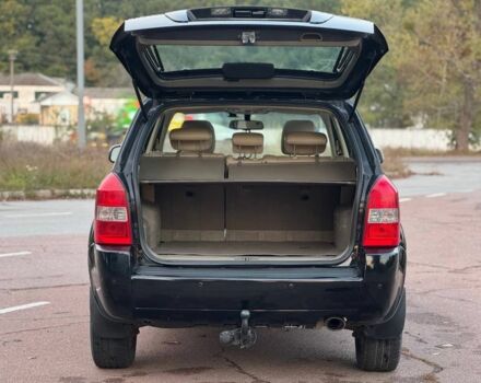 Черный Хендай Туксон, объемом двигателя 2 л и пробегом 353 тыс. км за 6800 $, фото 7 на Automoto.ua