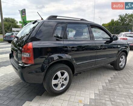 Черный Хендай Туксон, объемом двигателя 2 л и пробегом 137 тыс. км за 8400 $, фото 3 на Automoto.ua