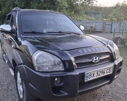 Черный Хендай Туксон, объемом двигателя 2 л и пробегом 197 тыс. км за 8000 $, фото 2 на Automoto.ua