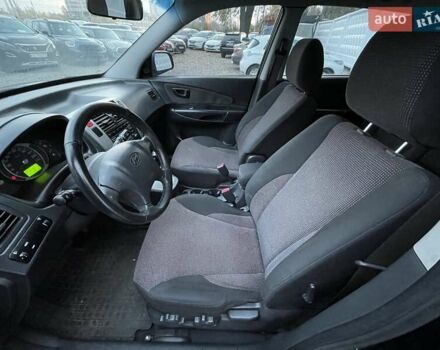 Хендай Туксон 2008 у Києві на Automoto.ua Чорний Хендай Туксон, об'ємом двигуна 2 л та пробігом 110 тис. км за 8750 $, фото 13 на Automoto.ua